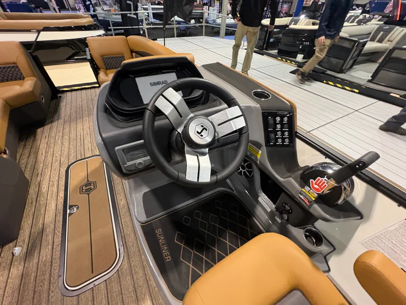 Slide: The Image of Harris Sunliner 250 2026 - 8