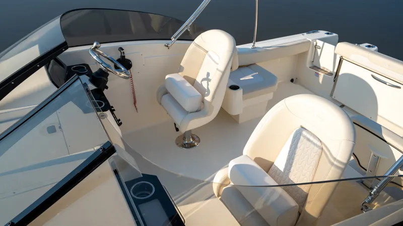 Slide: The Image of Scout 220 Dorado 2026 - 22