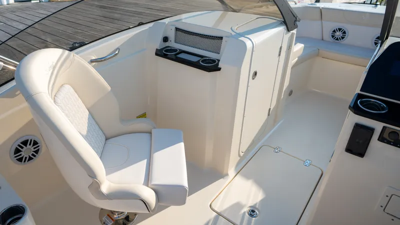 Slide: The Image of Scout 220 Dorado 2026 - 23