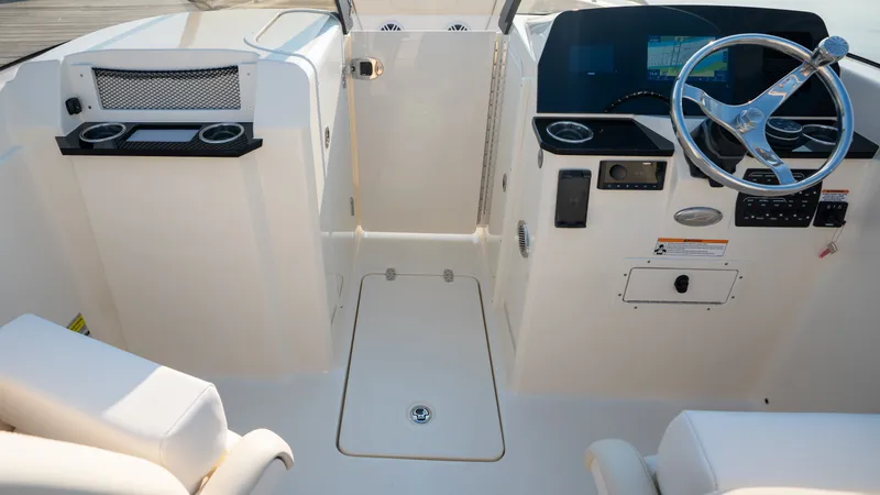 Slide: The Image of Scout 220 Dorado 2026 - 25