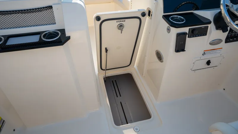 Slide: The Image of Scout 220 Dorado 2026 - 26
