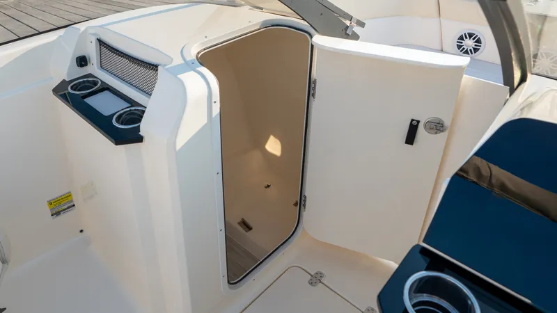 Slide: The Image of Scout 220 Dorado 2026 - 27