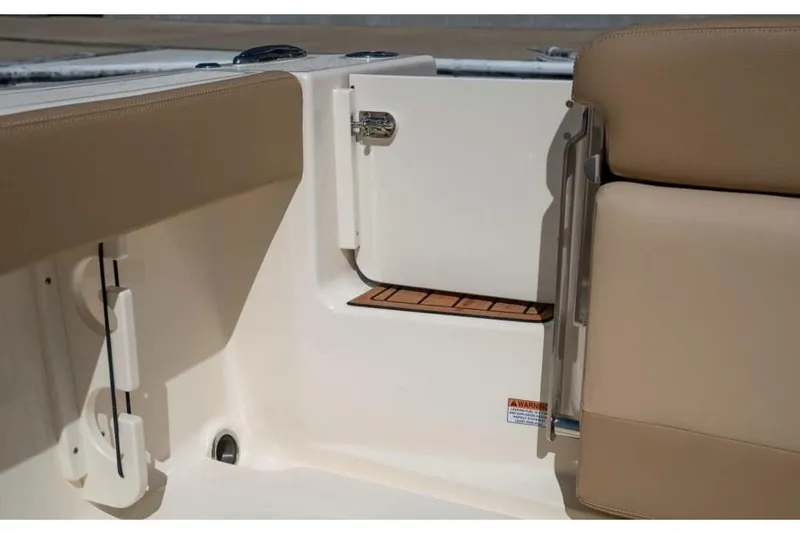 Slide: The Image of Scout 220 Dorado 2026 - 37