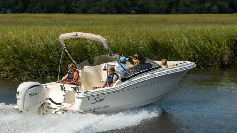 Slide: The Image of Scout 220 Dorado 2026 - 9