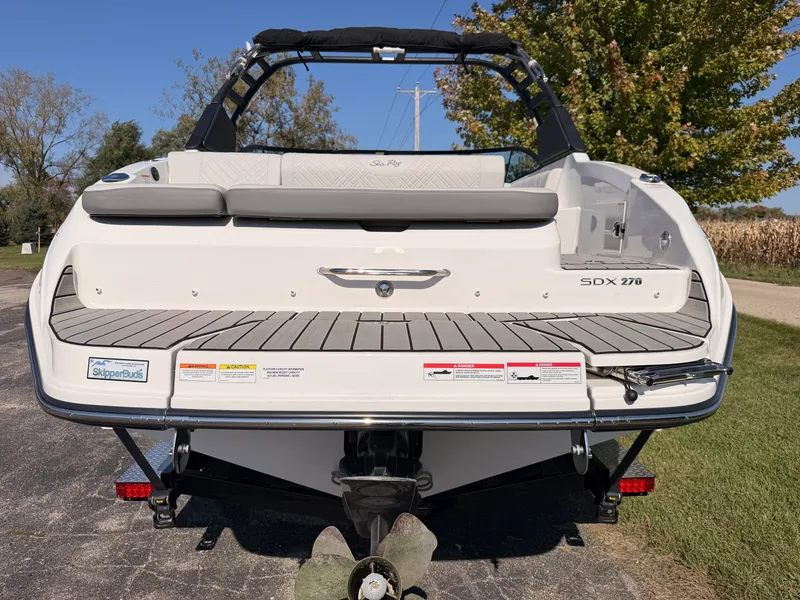 Slide: The Image of Sea Ray SDX 270 2026 - 13