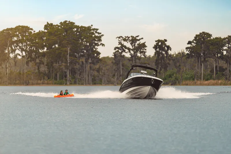 Slide: The Image of Sea Ray SDX 270 2026 - 3