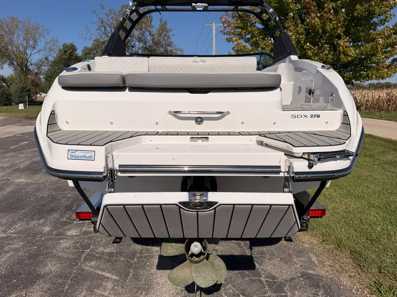 Slide: The Image of Sea Ray SDX 270 2026 - 14