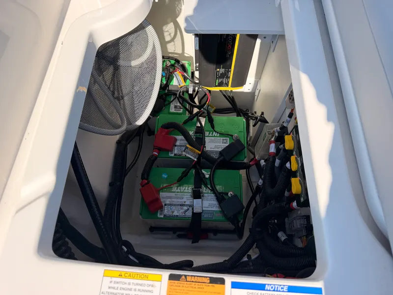 Slide: The Image of Sea Ray SDX 270 2026 - 23