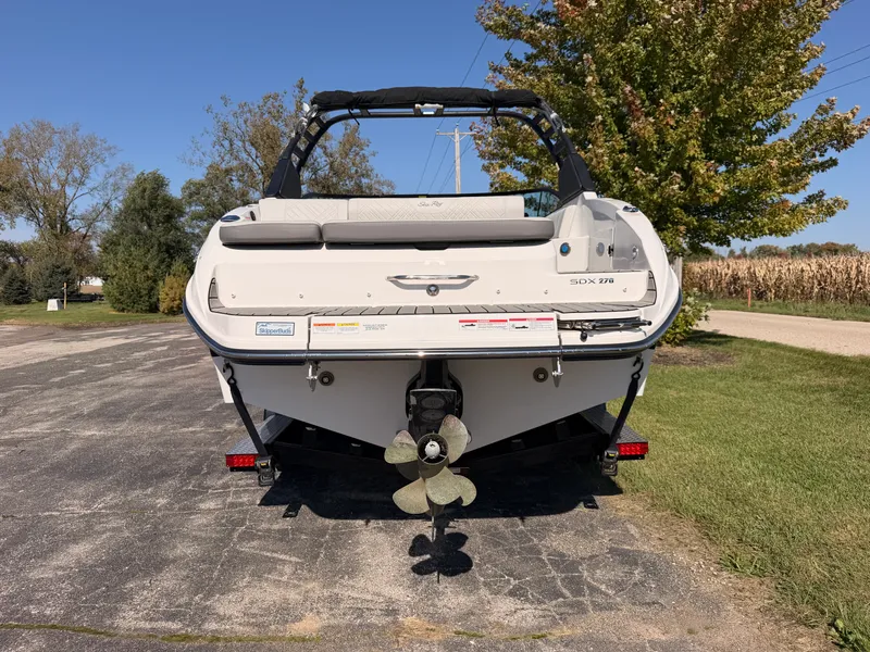 Slide: The Image of Sea Ray SDX 270 2026 - 5