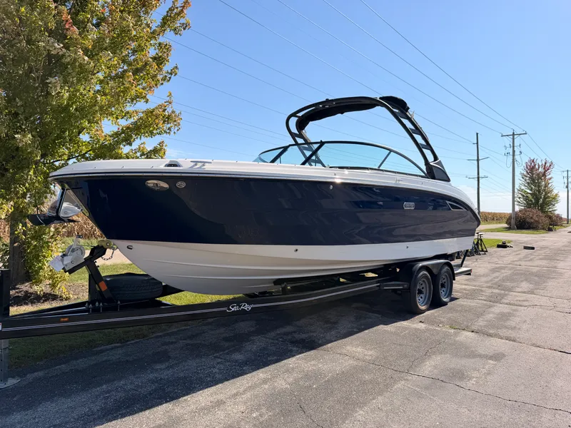 Slide: The Image of Sea Ray SDX 270 2026 - 10
