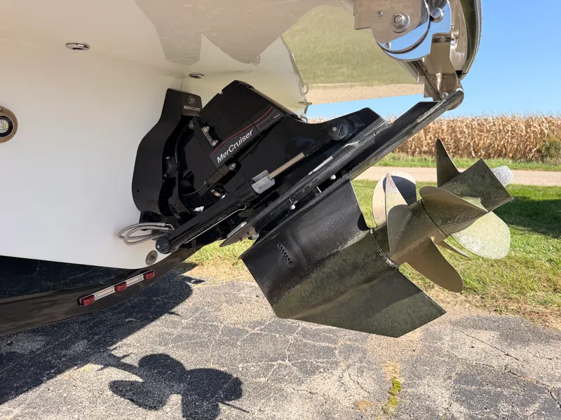 Slide: The Image of Sea Ray SDX 270 2026 - 11