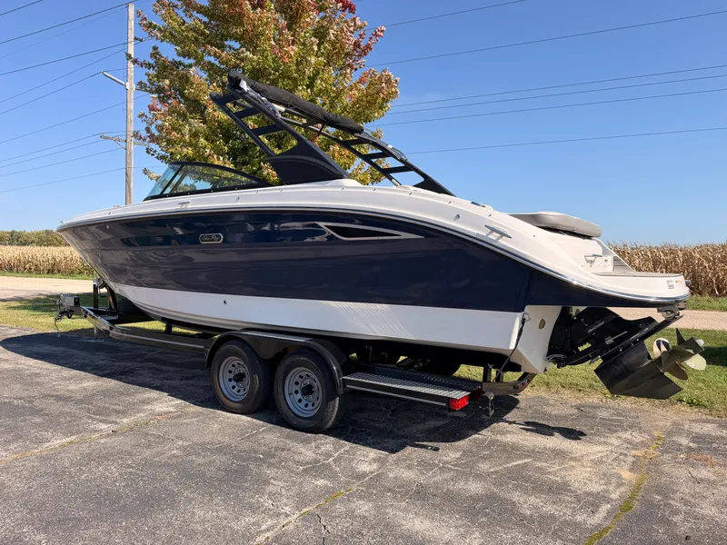 Slide: The Image of Sea Ray SDX 270 2026 - 4