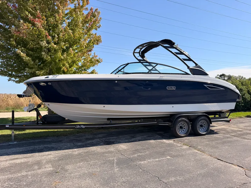 Slide: The Image of Sea Ray SDX 270 2026 - 1