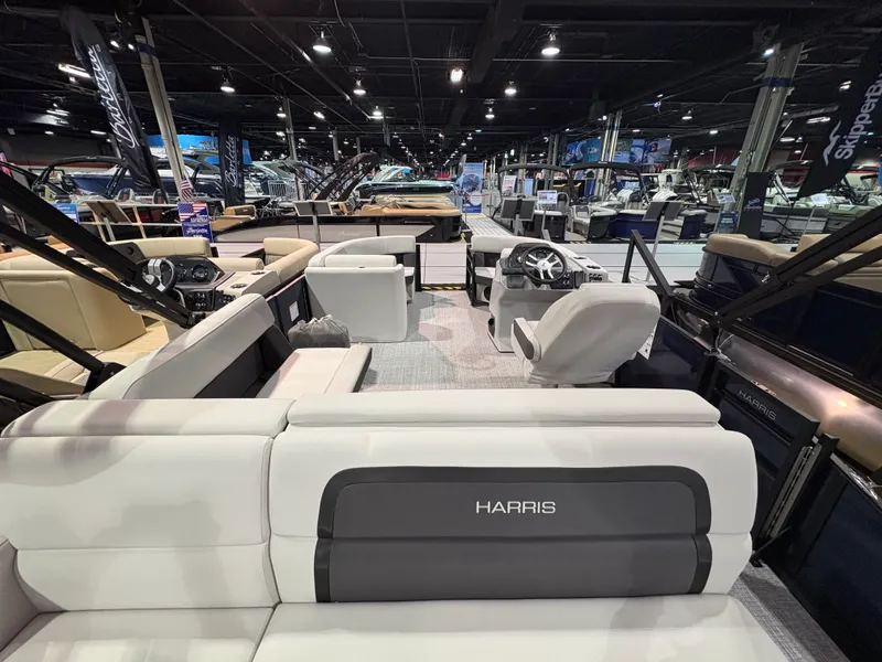 Slide: The Image of Harris Cruiser 190 2026 - 11