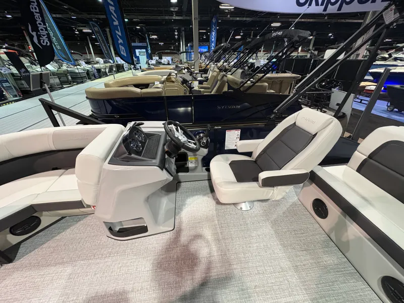 Slide: The Image of Harris Cruiser 190 2026 - 4