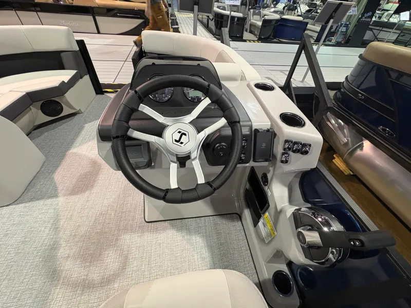 Slide: The Image of Harris Cruiser 190 2026 - 6