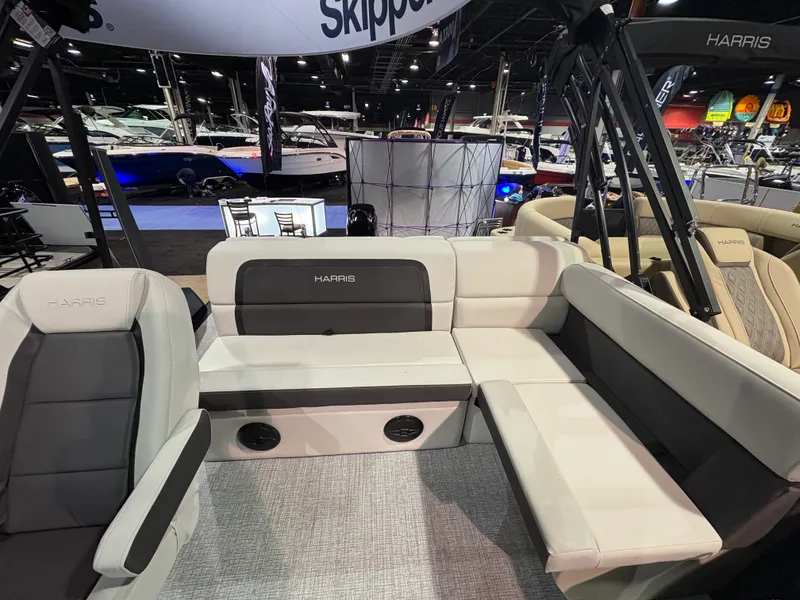 Slide: The Image of Harris Cruiser 190 2026 - 7