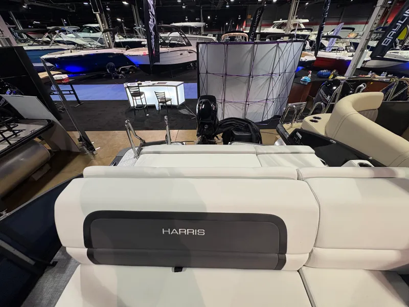 Slide: The Image of Harris Cruiser 190 2026 - 8