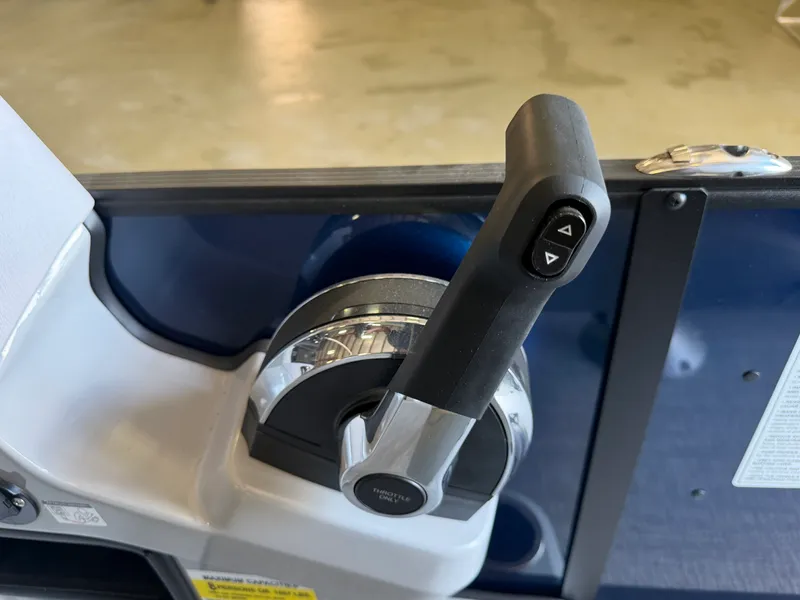 Slide: The Image of Harris Cruiser 190 2026 - 18