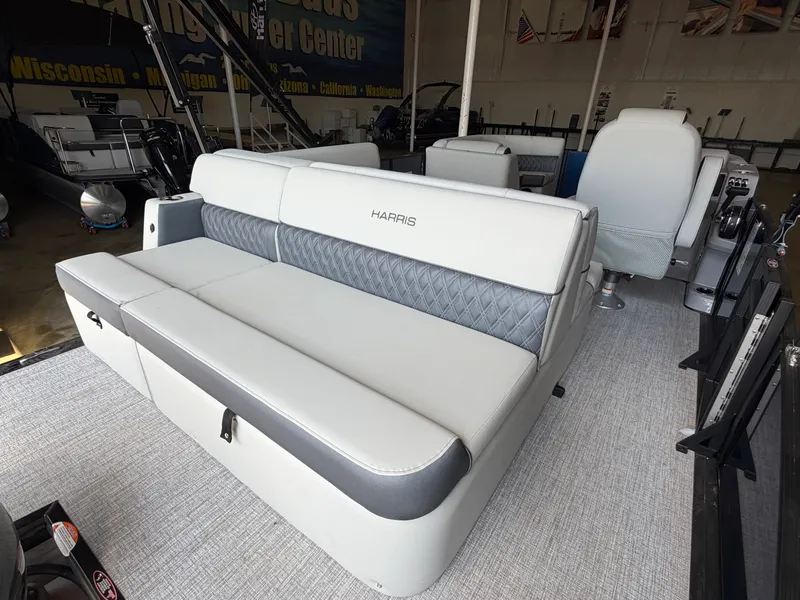 Slide: The Image of Harris Cruiser 190 2026 - 21