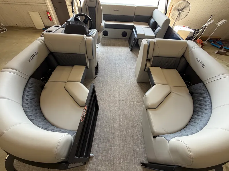 Slide: The Image of Harris Cruiser 190 2026 - 6