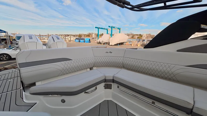 Slide: The Image of Sea Ray SLX 280 Outboard 2026 - 10