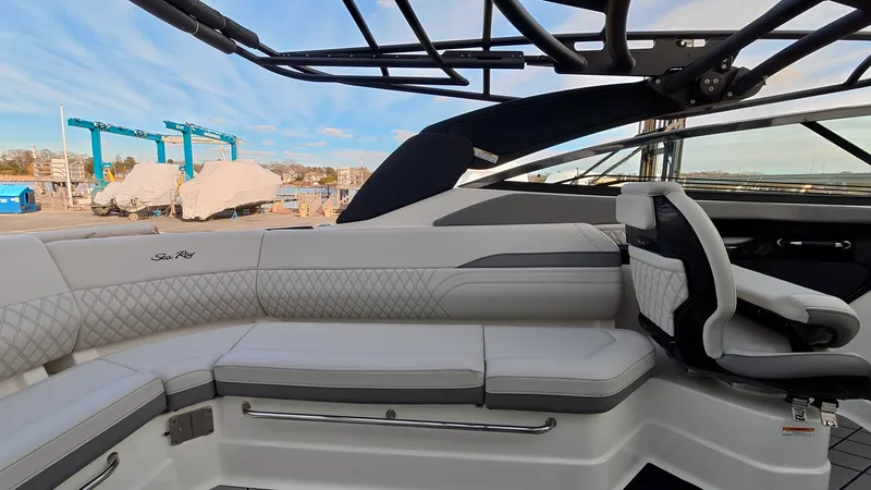 Slide: The Image of Sea Ray SLX 280 Outboard 2026 - 12