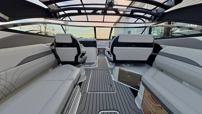 Slide: The Image of Sea Ray SLX 280 Outboard 2026 - 14