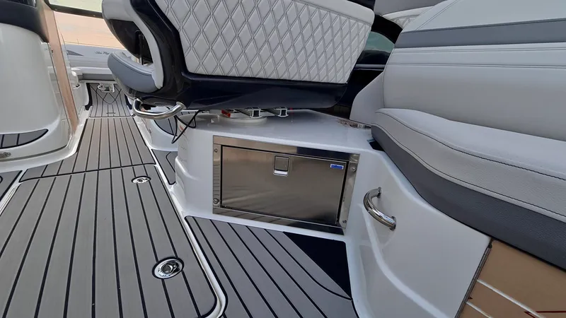 Slide: The Image of Sea Ray SLX 280 Outboard 2026 - 15