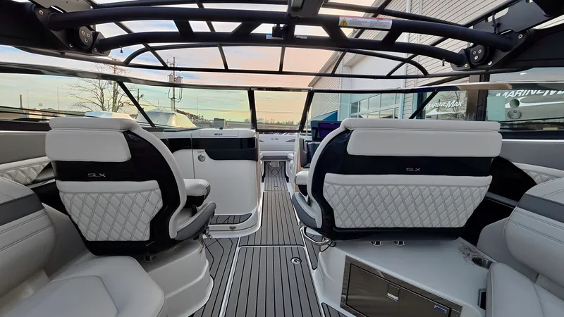 Slide: The Image of Sea Ray SLX 280 Outboard 2026 - 16