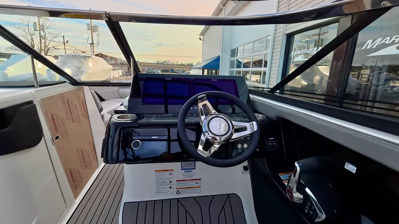 Slide: The Image of Sea Ray SLX 280 Outboard 2026 - 18