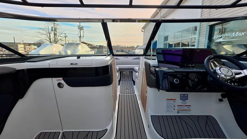 Slide: The Image of Sea Ray SLX 280 Outboard 2026 - 20