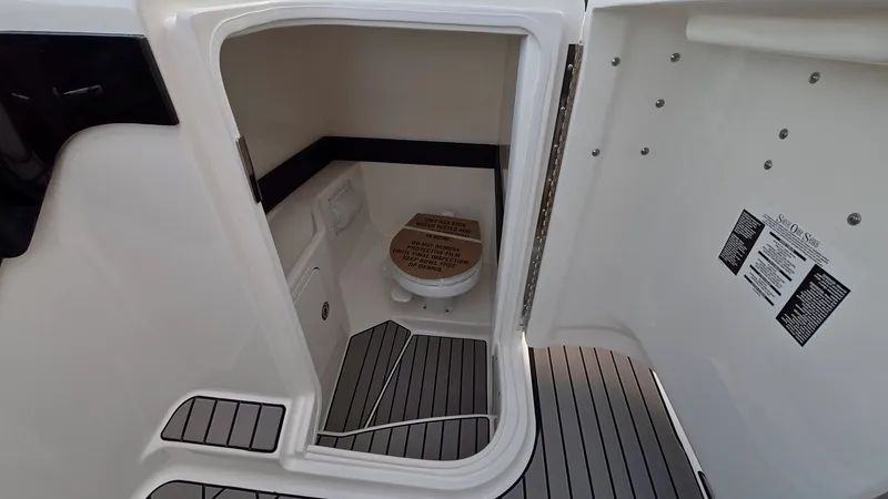 Slide: The Image of Sea Ray SLX 280 Outboard 2026 - 21