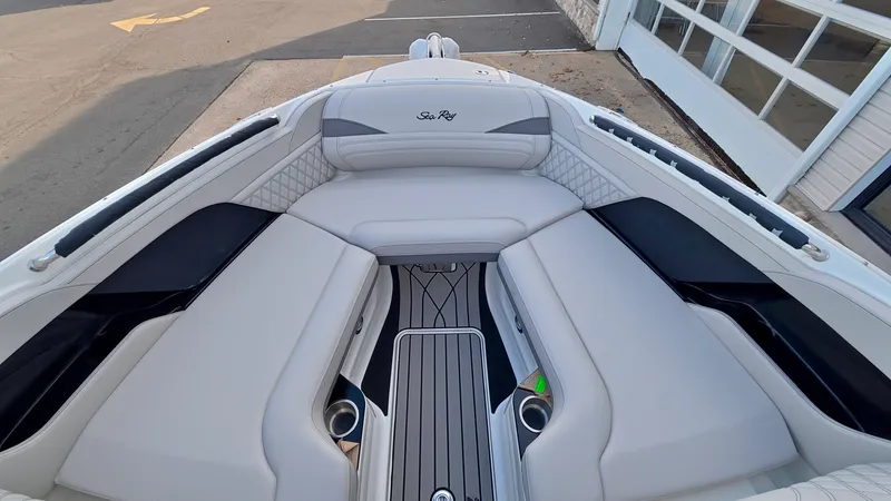 Slide: The Image of Sea Ray SLX 280 Outboard 2026 - 23