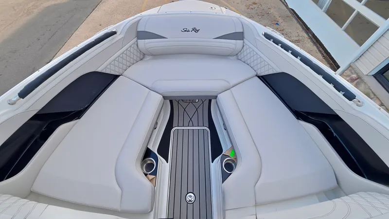 Slide: The Image of Sea Ray SLX 280 Outboard 2026 - 24