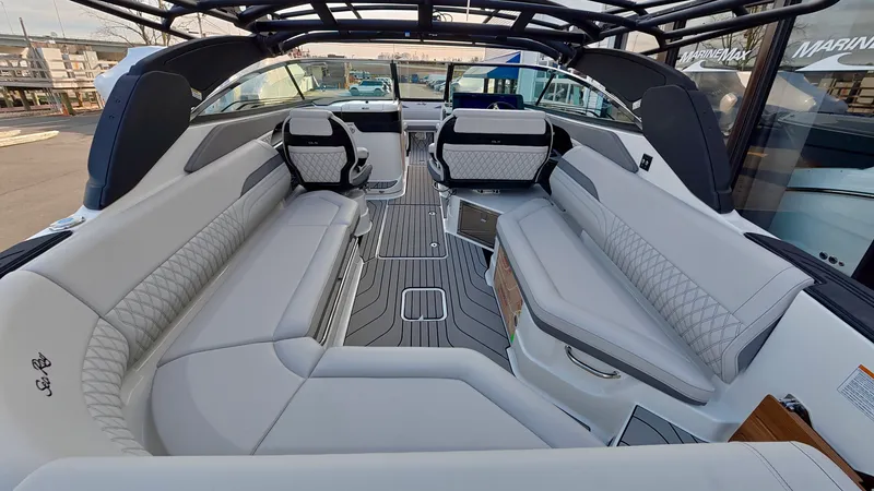 Slide: The Image of Sea Ray SLX 280 Outboard 2026 - 7