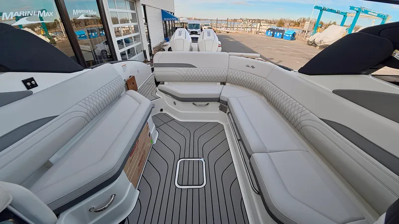 Slide: The Image of Sea Ray SLX 280 Outboard 2026 - 8