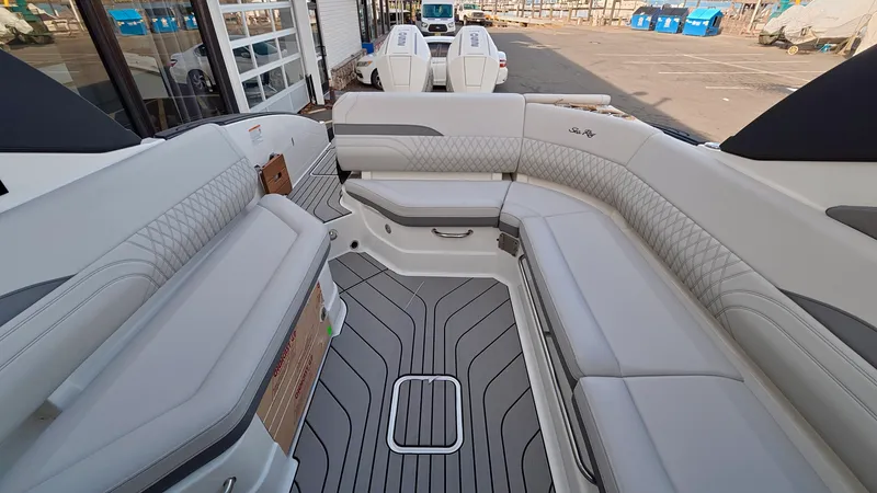 Slide: The Image of Sea Ray SLX 280 Outboard 2026 - 9