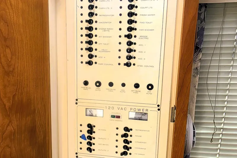 Slide: The Image of Silverton 352 Motor Yacht 1998 - 5