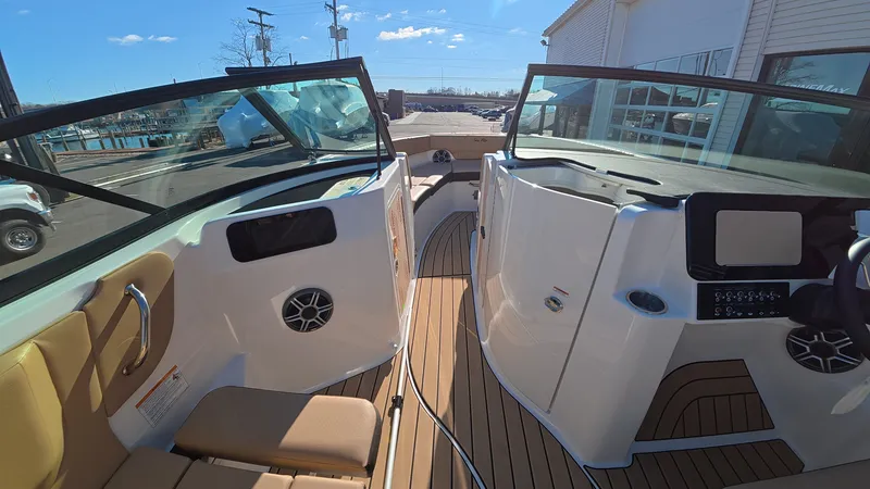 Slide: The Image of Sea Ray SDX 230 Outboard 2026 - 15