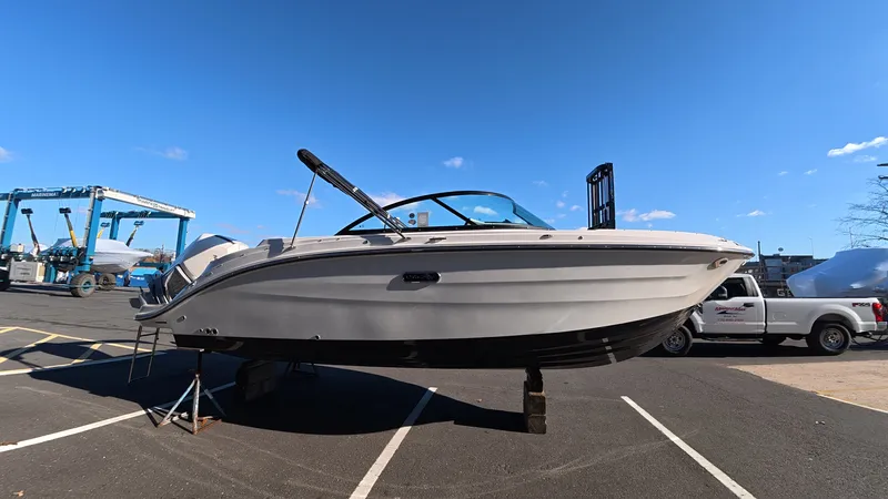 Slide: The Image of Sea Ray SDX 230 Outboard 2026 - 5