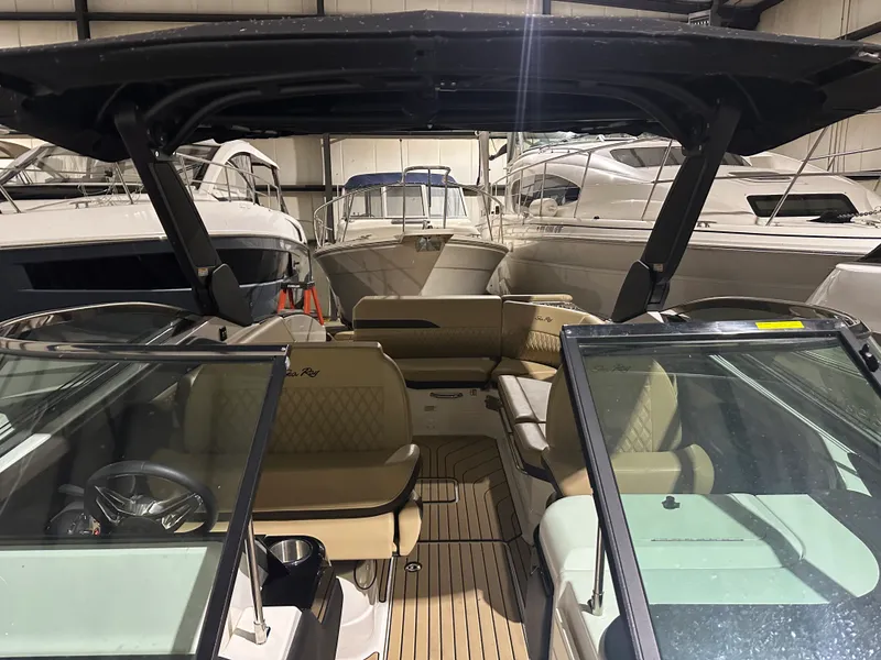 Slide: The Image of Sea Ray SLX 280 2025 - 11