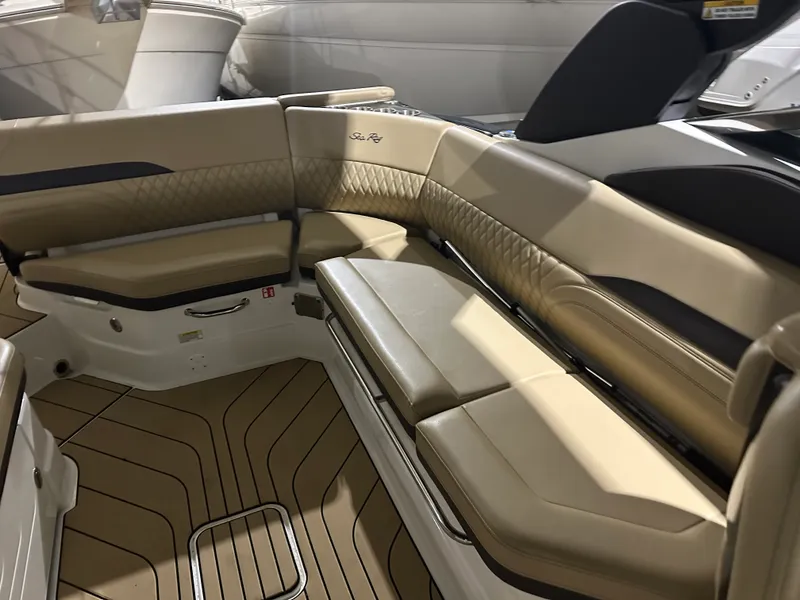 Slide: The Image of Sea Ray SLX 280 2025 - 19