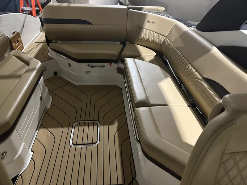 Slide: The Image of Sea Ray SLX 280 2025 - 21