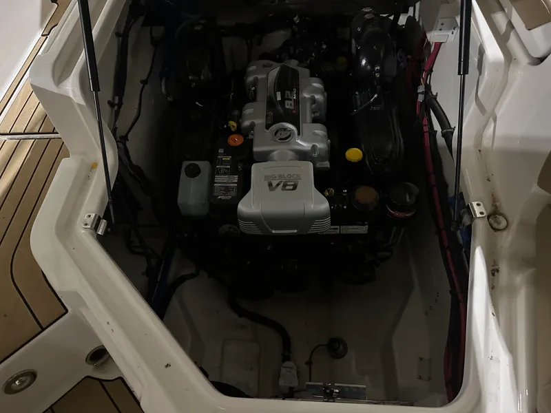 Slide: The Image of Sea Ray SLX 280 2025 - 25