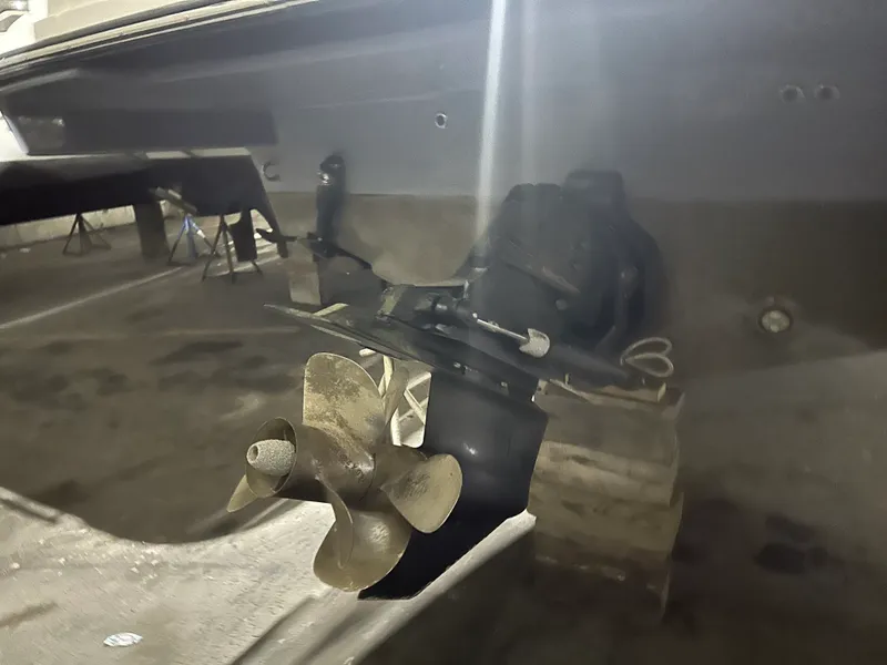 Slide: The Image of Sea Ray SLX 280 2025 - 27