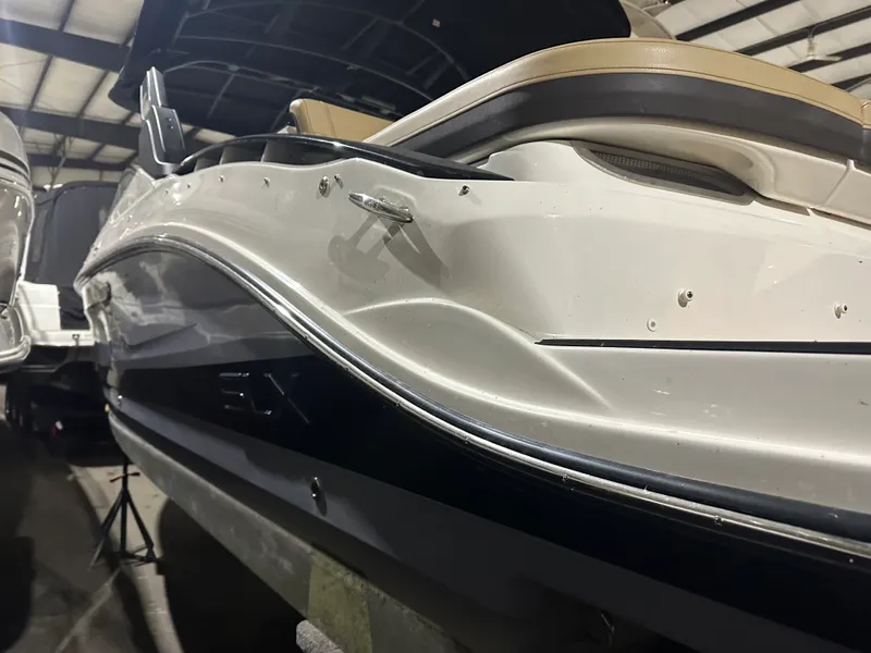 Slide: The Image of Sea Ray SLX 280 2025 - 3