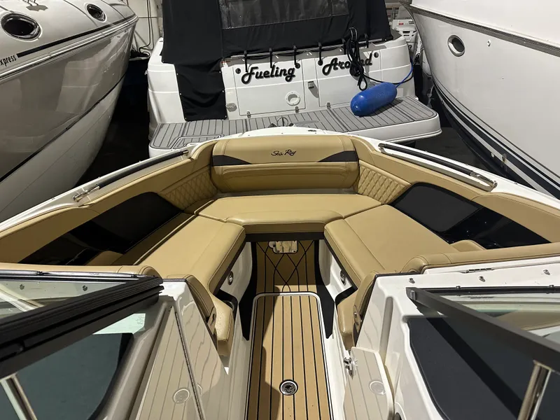 Slide: The Image of Sea Ray SLX 280 2025 - 7