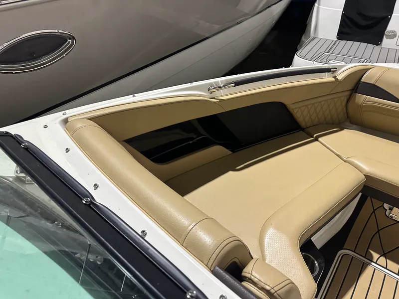 Slide: The Image of Sea Ray SLX 280 2025 - 8