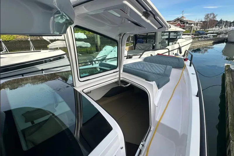 Slide: The Image of Axopar 37 XC BRAUBUS 2022 - 10